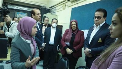 وزير الصحة يرأس غرفة الأزمات والطوارئ لمتابعة التأمين الطبي لاحتفالات أعياد الميلاد