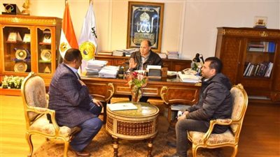  محافظ أسيوط يناقش الموقف التنفيذي لخطة تطوير وإنشاء المواقف الجديدة