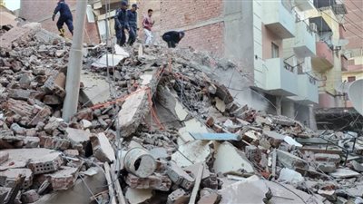 انهيار منزل مكون من 5 طوابق ووجود مفقودين تحت الأنقاض بأسيوط