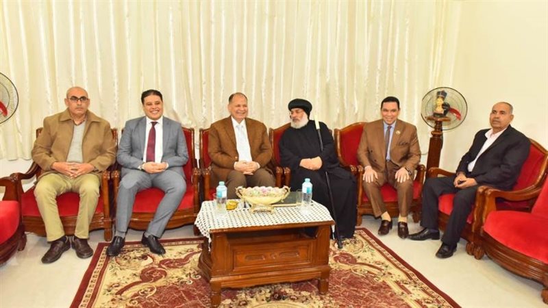 محافظ أسيوط يزور