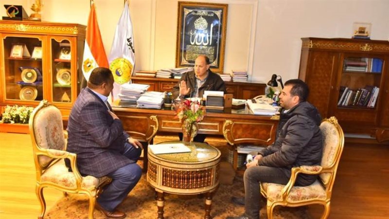 محافظ أسيوط يلتقي