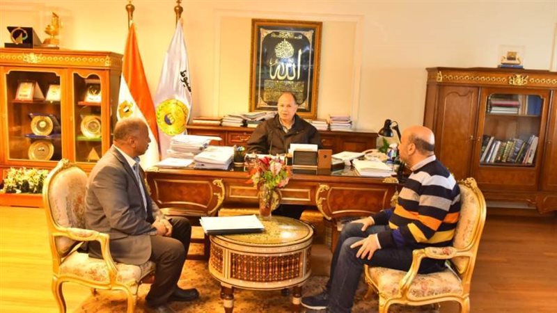 محافظ أسيوط يلتقي