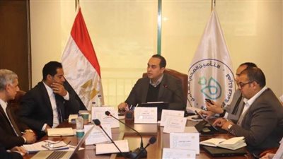 رئيس الرعاية الصحية يناقش تطورات إطلاق نظام إدارة الموارد البشرية إلكترونيًا