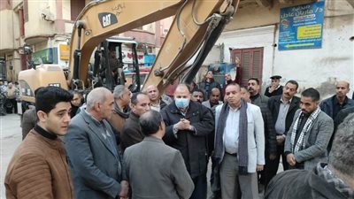 محافظ أسيوط يتفقد موقع المنزل المنهار بحي غرب ويتابع جهود البحث عن مفقودين