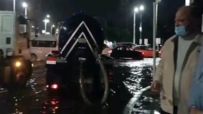 محافظ القاهرة يوجه برفع تراكمات مياه الأمطار بكافة مناطق وأحياء العاصمة