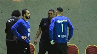 حمادة النقيب: أحمد الأحمر متواجد بروحه مع المنتخب.. والطيار له دور في البطولات المقبلة