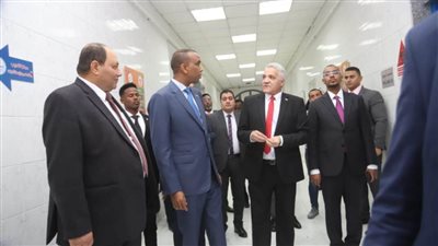 رئيس وزراء الصومال يتفقد معهد صحة الحيوان بالدقي