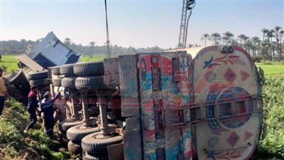 انقلاب سيارة فنطاس بالطريق الدولي دون إصابات وتيسير حركة المرور بصورة طبيعية