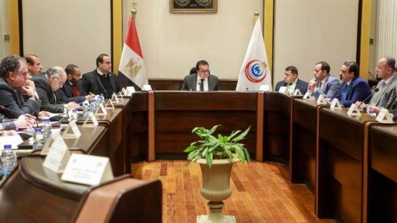 اجتماع وزير الصحة
