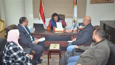 نائب محافظ بني سويف يتابع ملف التغذية المدرسية مع مسؤولي الهيئات المعنية