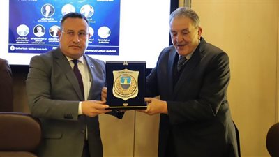 جامعة الإسكندرية تكرم 