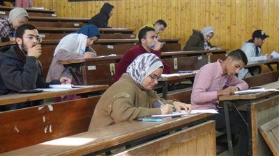 فرحات يتفقد سير أعمال الامتحانات بلجان الهندسة بجامعة المنيا 