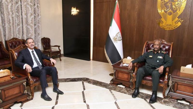 الفريق البرهان خلال