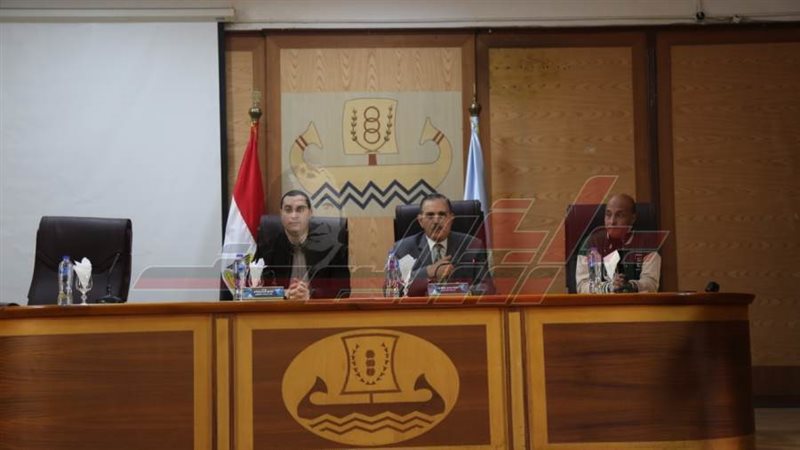 خلال الاجتماع