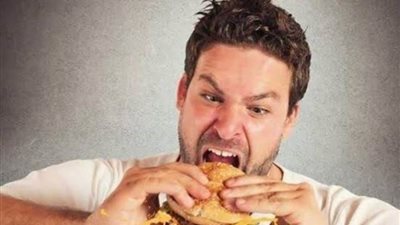 دراسة تحذر من  تناول الطعام أثناء الانفعال 