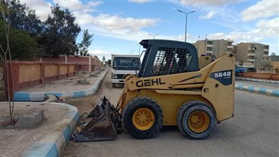 فريق متابعة الأزمات بالحسنة يتابع الطرق بالحسنة في وسط سيناء