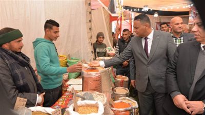 بتخفيضات 30%.. محافظ الدقهلية يفتتح معرض 