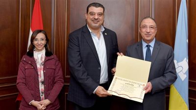 محافظ الإسكندرية يكلف رؤساء الأحياء والمديريات بتشجيع وتكريم الكوادر المتميزة