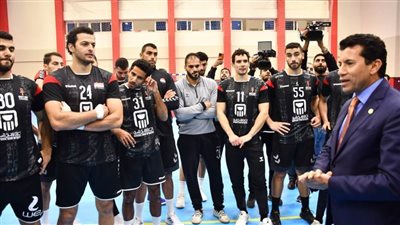 وزير الرياضة يشيد بأداء منتخب اليد ببطولة العالم ويحفز اللاعبين للفوز باللقب