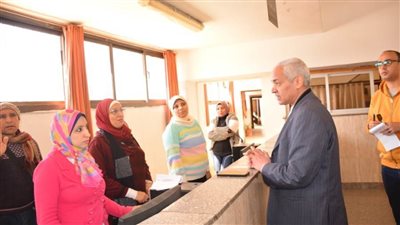 نائب رئيس جامعة أسيوط يتفقد سير العمل داخل عدد من قطاعات الجامعة