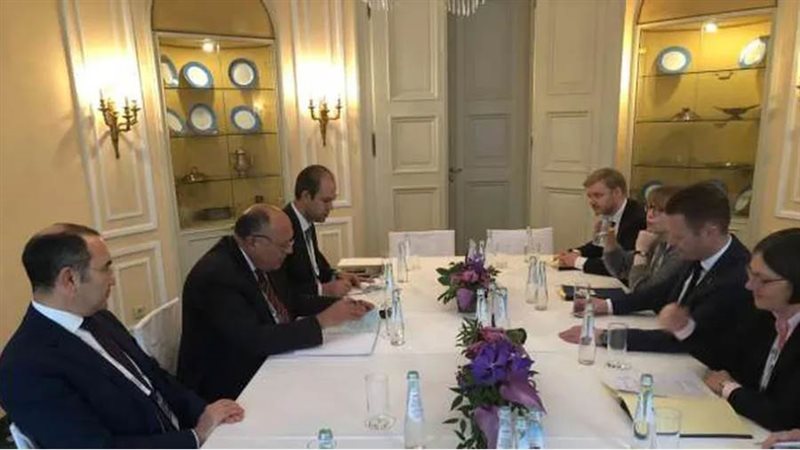 سامح شكري أثناء لقاءه