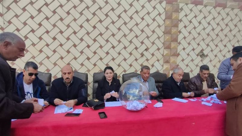 محافظ أسيوط قرعة