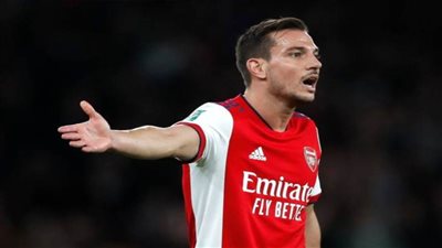 فولهام يجري محادثات مع أرسنال للتعاقد مع البرتغالي سيدريك سواريز