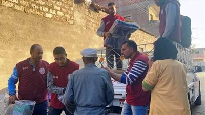 توزيع 300 بطانية على الأسر الأكثر احتياجًا بالشرقية ضمن 