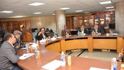  جامعة أسيوط تشهد اجتماع لجنة التحول الرقمي بمسئولي عدد من الإدارات لرقمنة العمل بها