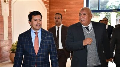 وزير الرياضة يستقبل محافظ الوادى الجديد لمناقشة إنشاء مضمار للهجن ومعدل تطوير مراكز الشباب والأندية 