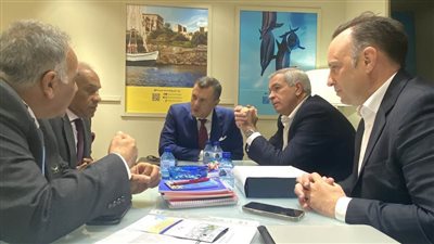 وزير السياحة والآثار يلتقي عددًا من مسؤولي السياحة بمدريد