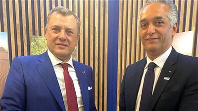 وزير السياحة والآثار يلتقي نظيره الأردني في إسبانيا