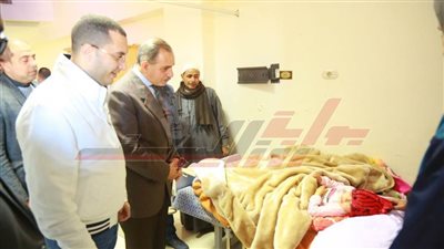 محافظ كفر الشيخ يطمئن على حالة طفلة وجه بإجراء عملية جراحية لها عقب استغاثة أسرتها