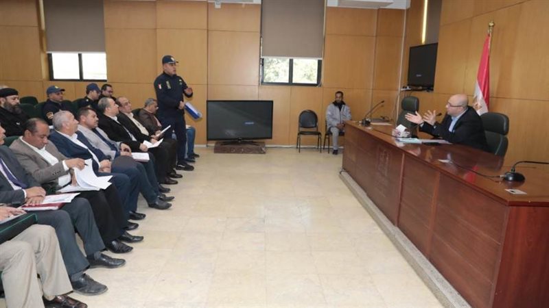 اجتماع محافظ بنى