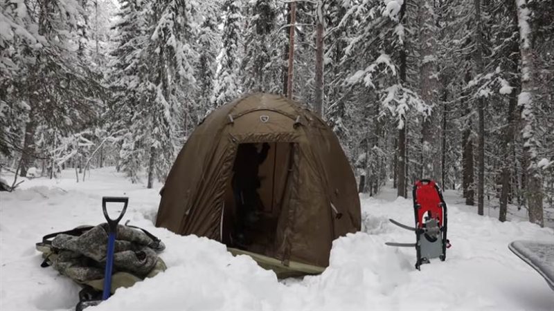 خيمة في الثلوج