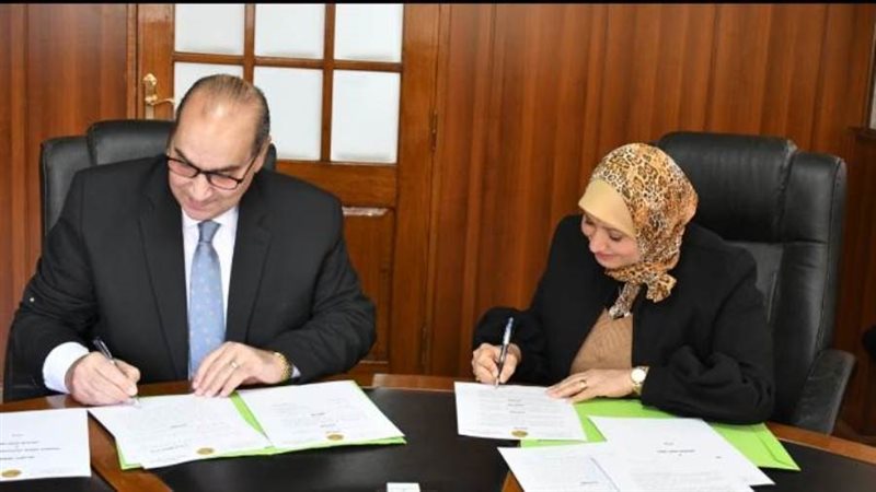 أقناء توقيع بروتوكول