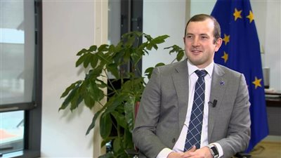 المفوض الأوروبي للبيئة يؤكد من دافوس ضرورة الحفاظ على سلامة النظم البيئية للمحيطات