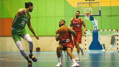 ليلة والتر هودج.. الأهلي يفوز على الاتحاد في دوري السلة