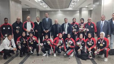 الشباب والرياضة تستقبل أبطال مصر لرفع الأثقال بالورود بعد إنجاز البطولة العربية 