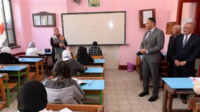 ضبط 4 طلاب أثناء استخدامهم الهاتف المحمول داخل لجان الشهادة الإعدادية بالدقهلية 