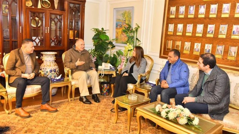 محافظ أسيوط يلتقي