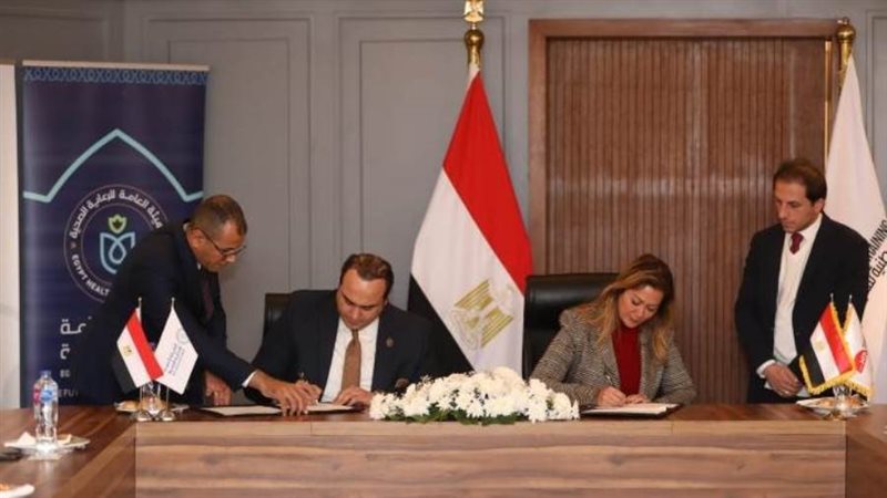 أثناء توقيع بروتوكول