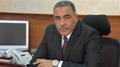 محافظ مطروح يبحث تعديل مسارات مرورية للشوارع الرئيسية