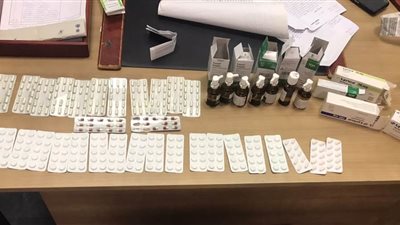 جمارك مطار القاهرة تحبط محاولة تهريب كمية من الشرائط الدوائية