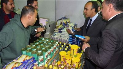 نائب محافظ المنيا يفتتح معرض 