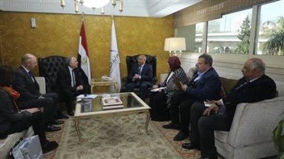 وزير النقل يستقبل المدير العام للاتحاد الدولي للسكك الحديدية 