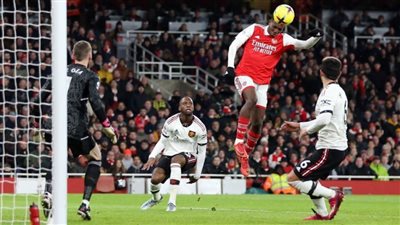 أرسنال يقترب أكثر من التتويج بالبريميرليج بثلاثية في شباك مانشستر يونايتد