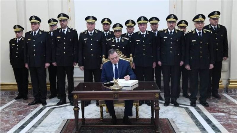 وزير الداخلية وأعضاء