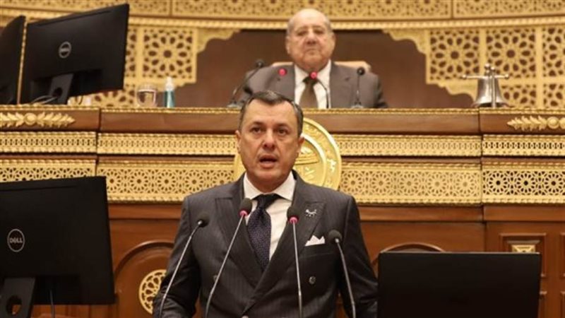 وزير السياحة أمام