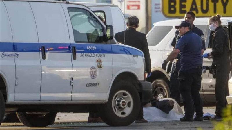 رجال الشرطة بعد العثور